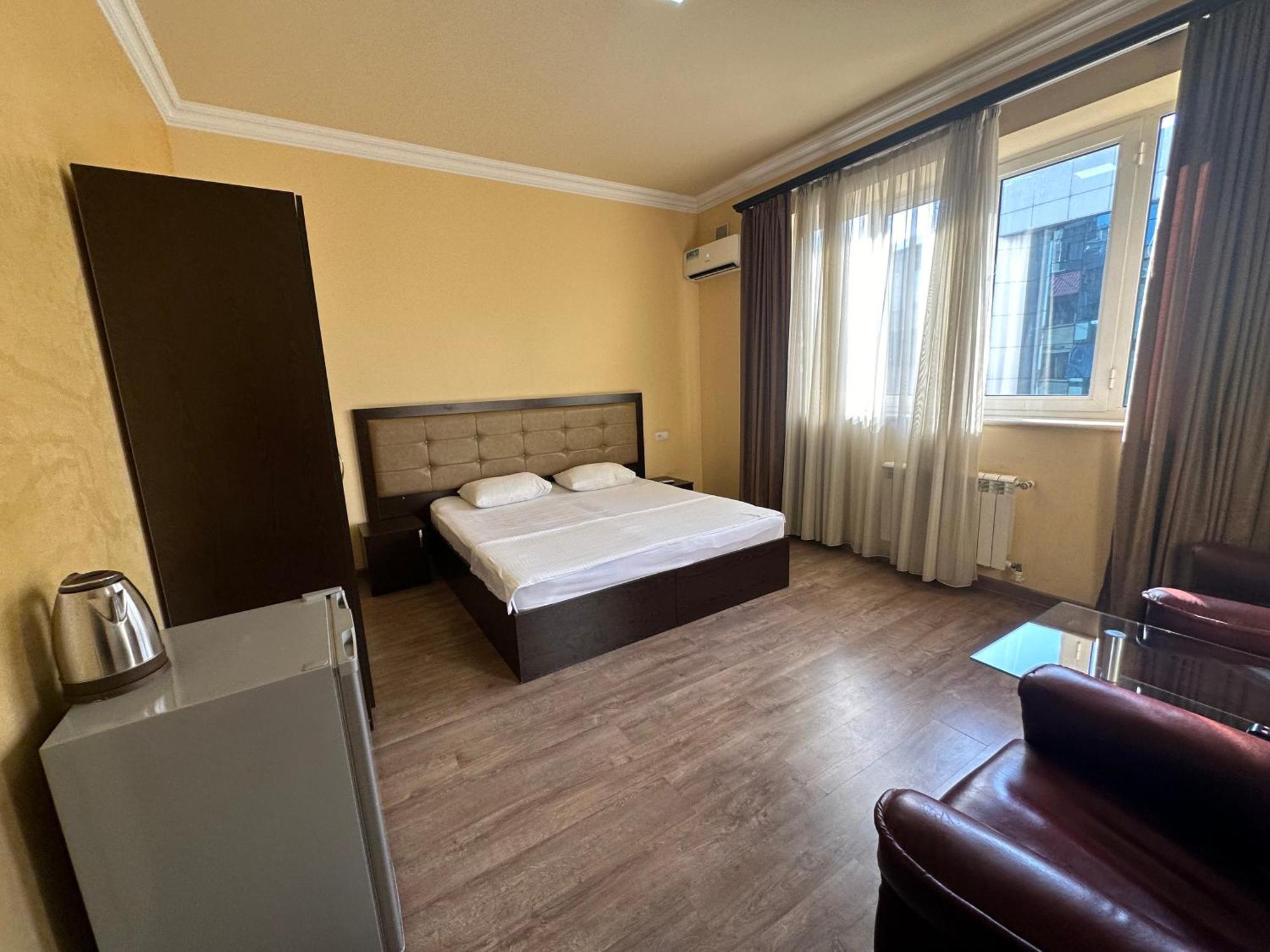 Express Hotel Yerevan Exterior photo